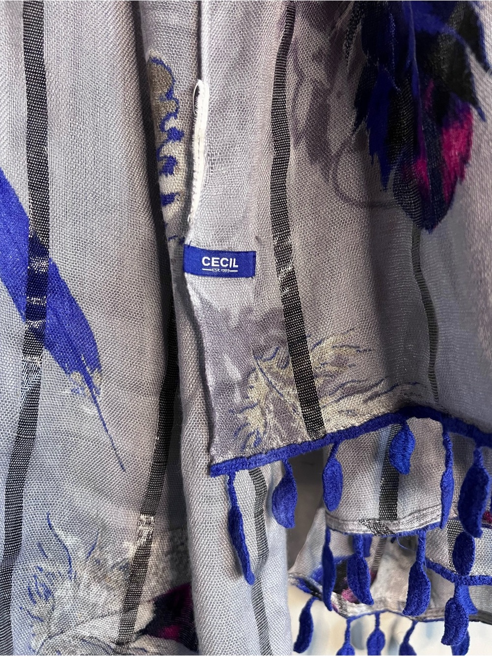 Echo Gray Feather Print Tassel Scarf Lightweight Wrap Shawl Boho Fringe Scarf - Picture 3 of 6